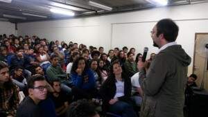 Marcos Ummus fala para os alunos